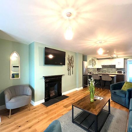 2 Bedroom Apartments Stopoverz Бристол Екстериор снимка