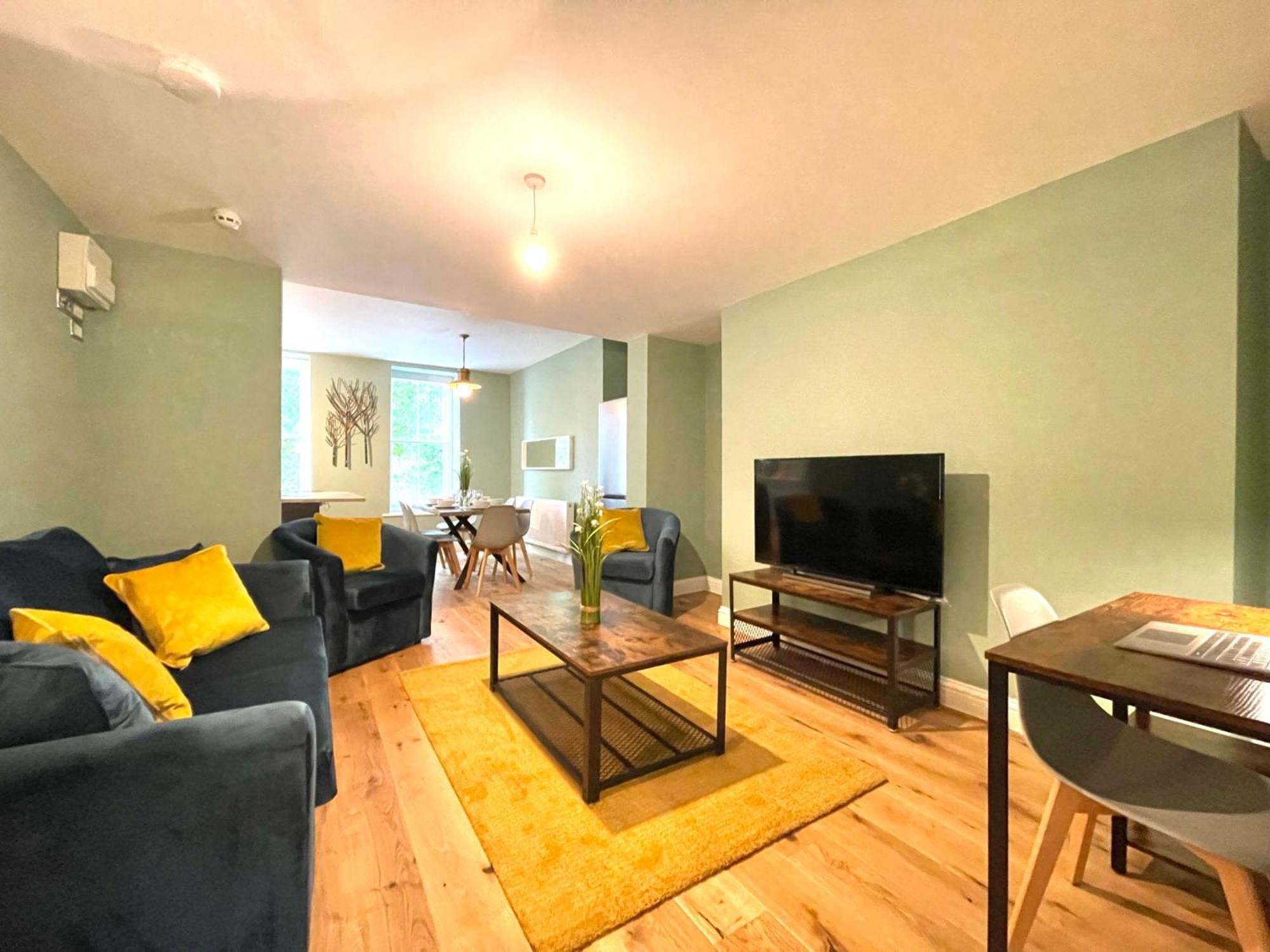 2 Bedroom Apartments Stopoverz Бристол Екстериор снимка