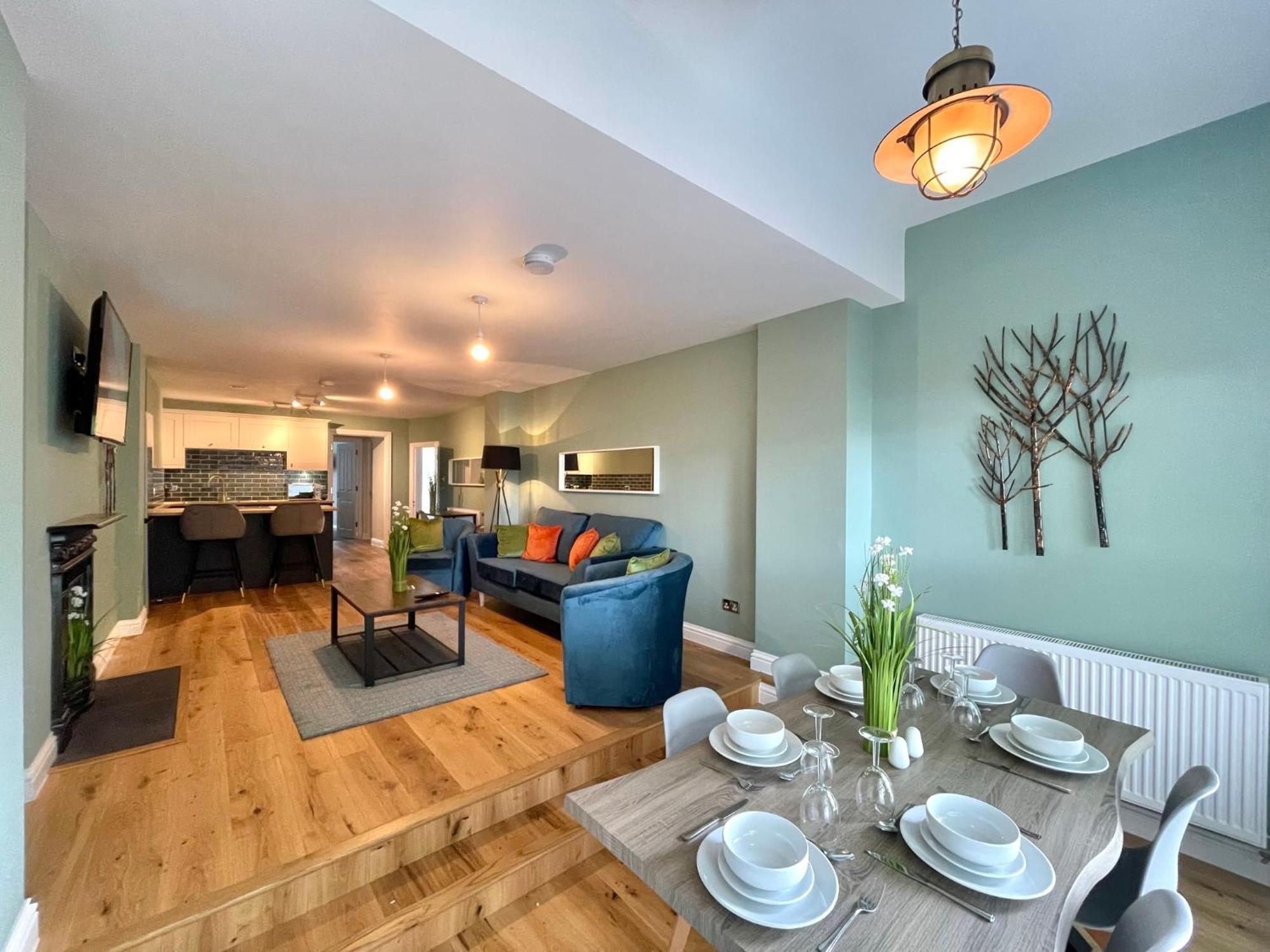 2 Bedroom Apartments Stopoverz Бристол Екстериор снимка